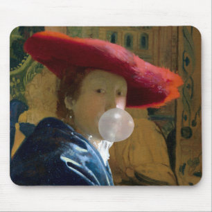 Mousepad Mulher vestindo chapéu vermelho soprando chiclete