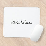 Mousepad Na moda Monograma | Script Branco Minimalista Mode<br><div class="desc">Um simples na moda personalizado design de monograma em uma tipografia informal escrita manual em preto e branco monocromático em greve. O monograma pode ser facilmente personalizado para fazer um design tão único quanto você! A tendência perfeita para o presente ou acessório de qualquer ocasião.</div>