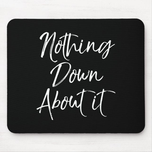 Mousepad Nada de Errado Nisso Divertido Fofo Síndrome de Do (Frente)