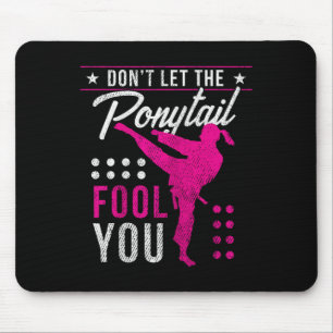 Mousepad Não Deixe a Trança Enganar Você Garota de Karatê D