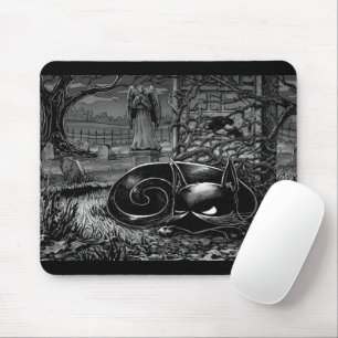 Mousepad Naps de Gatinho em um teclado de mouse no cemitéri