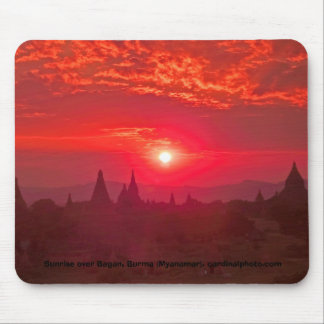 Mousepad Nascer do sol sobre a planície dos templos em