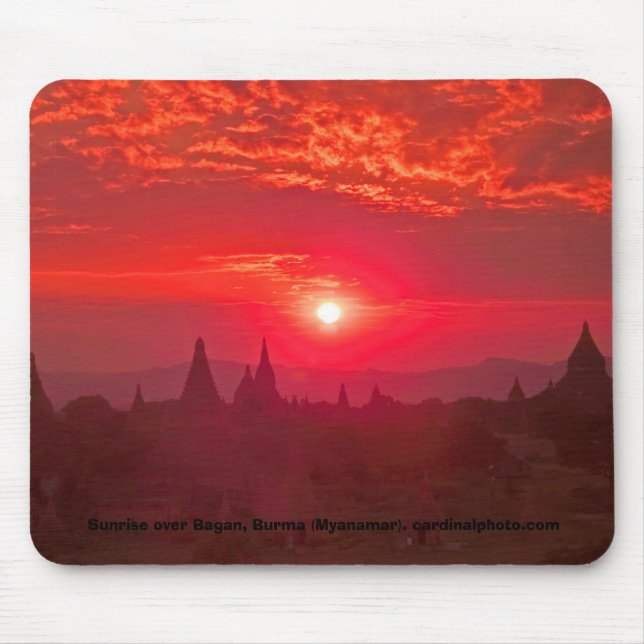 Mousepad Nascer do sol sobre a planície dos templos em (Frente)