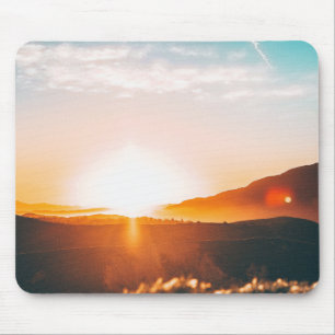Mousepad nascer do sol sobre uma montanha
