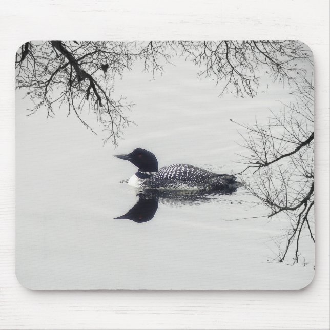 Mousepad Natações comuns do mergulhão-do-norte em um lago (Frente)