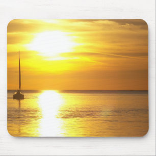 Mousepad Navegação A vela em água Dourada