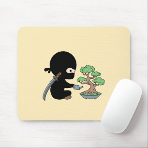 Mousepad Ninja Pequena regando a árvore Bonsai em amarelo