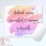 Mousepad Nome da Tipografia de Cores d'Água Cor Rosa com Êx<br><div class="desc">"Por trás de cada mulher bem-sucedida está ela mesma." Quem precisa do Príncipe Encantado? Faça o seu próprio "feliz para sempre" e aceite "poder feminino" sempre que você usa este na moda, colorido personagem feminista personalizado mousepad com doce escrita manual preta que sobrepõe um brejo de cor amarela, pessegueira, rosa...</div>