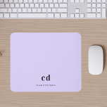 Mousepad Nome das iniciais do monograma de lavanda violeta<br><div class="desc">Um violeta chic,  fundo colorido de lavanda. Personalize e adicione as iniciais,  letras e o nome do cheio do seu monograma.</div>