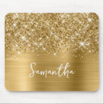 Mousepad Nome do Glam Dourado da Glittery<br><div class="desc">Personalize o script de estilo manuscrito moderno para criar seu próprio mouse pad. Adicione uma inicial de monograma para criar uma combinação inicial de nome. Garota,  brilho dourado esfregado e arte digital de folha de metal escovado que vai impressão como uma foto na sua design.</div>