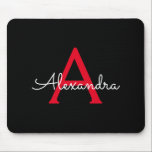Mousepad Nome do Monograma da Rapariga do Script Preto Verm<br><div class="desc">Monograma Vermelho e Preto Adiciona Seu Próprio Nome Mousepad (Pad do Mouse). Isto faz o doce e perfeito aniversário de 16 anos,  casamento,  chá de panela,  aniversário,  chá de fraldas ou festa de solteira presente para alguém que ama luxo de luxo e estilos quíticos.</div>