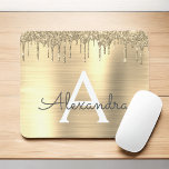 Mousepad Nome do Monograma Dourado Glitter Brugado Metal<br><div class="desc">Folha Dourada, Folha Metálica Glitter Esmagada, Nome do Monograma de Metal e Pasta Inicial do Mouse (Pasta do Mouse). Isto faz o doce e perfeito aniversário de 16 anos, casamento, chá de panela, aniversário, chá de fraldas ou festa de solteira presente para alguém que ama luxo de luxo e estilos...</div>