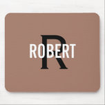 Mousepad Nome masculino do monograma preto castanho moderno<br><div class="desc">Design moderno com fundo marrom mocha,  um monograma preto moderno com nome branco. Personalize com seu nome e inicial.</div>