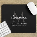 Mousepad Nome minimalista do monograma preto e branco<br><div class="desc">Este simples,  elegante,  na moda preto e branco design apresenta o seu nome personalizado,  monograma e título de negócio em tendências,  topografia na moda. Este item pode ser e um excelente presente para você,  sua família e amigos.</div>