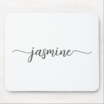 Mousepad Nome Monograma Personalizado Simples Feminino Bran<br><div class="desc">Mousepad personalizado com monograma de nome simples minimalista preto e branco. Este design apresenta seu primeiro nome em uma linda tipografia de letra manuscrita com cauda swash preta em fundo branco. Estes são fáceis de personalizar. Ótimo presente feminino elegante para aniversário, chá de noiva, dia das mães, aniversário de sweet...</div>