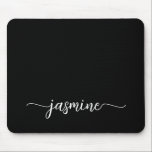 Mousepad Nome Personalizado de Monograma Preto Simples Femi<br><div class="desc">Mousepad personalizado com monograma de nome simples e elegante em preto, com letra manuscrita bonita e tipografia de cauda em swash em branco sobre fundo preto. Estes são fáceis de personalizar. Presente feminino elegante para aniversário, dia das mães, chá de noiva, aniversário de 16 anos e é para a garota...</div>