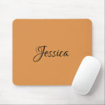 Mousepad Nome simples de script castanho<br><div class="desc">O simples nome de script Brown, simples design, adiciona um toque de personalização. Com seu design minimalista, cor marrom quente, e a opção de incluir seu nome em uma escrita elegante, isso oferece um aspecto eterno e sofisticado.</div>