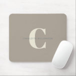 Mousepad Nome Simples do Monograma de Na moda em Taupe Brow<br><div class="desc">Nome Simples do Monograma de Na moda no Suporte do Rato de Taupe Brown</div>