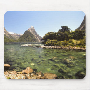 Mousepad Nova Zelândia, Mitre Peak, & rio Bowen entrando