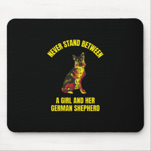 Mousepad Nunca fique entre uma garota e seu German shepherd