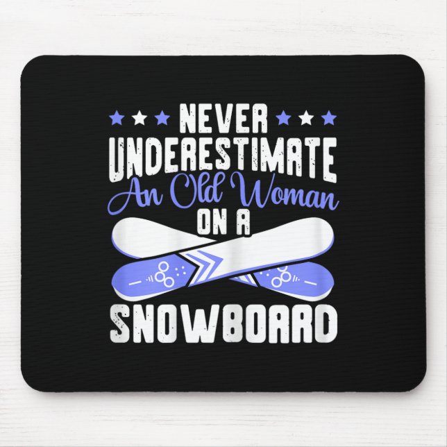 Mousepad Nunca Subestime Uma Mulher Velha Em Neve (Frente)