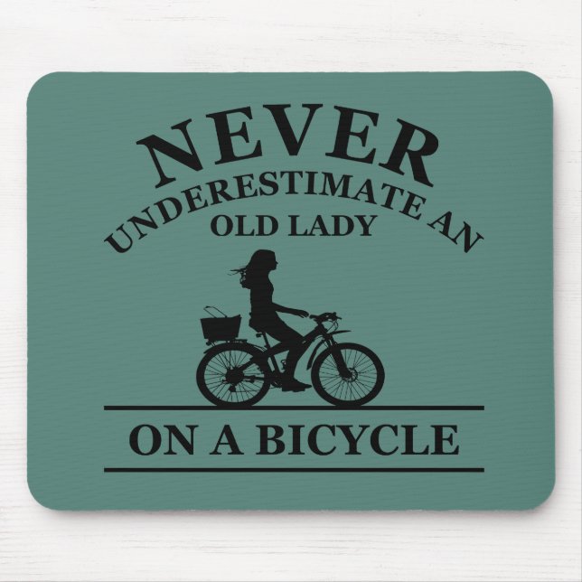 Mousepad nunca subestime uma velha mulher de bicicleta (Frente)