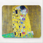 Mousepad O Beijo, Gustav Klimt<br><div class="desc">Gustav Klimt (14 de julho de 1862 - 6 de fevereiro de 1918) foi um pintor simbólico austríaco e um dos membros mais proeminentes do movimento Secessão de Viena. Klimt é notado por suas pinturas, murais, esboços, e outros objetos de arte. Além de suas obras figurativas, que incluem alegorias e...</div>