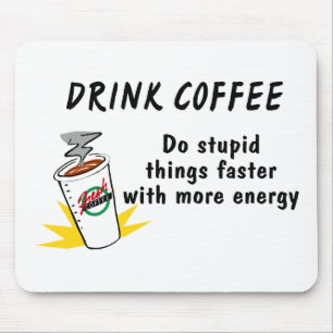 Mousepad O café da bebida faz coisas estúpidas mais
