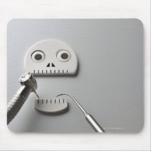 Mousepad O esqueleto que o tratamento dental é tomado
