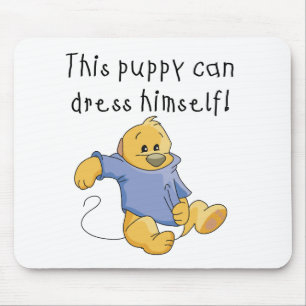 Mousepad O filhote de cachorro veste acima o camiseta e os