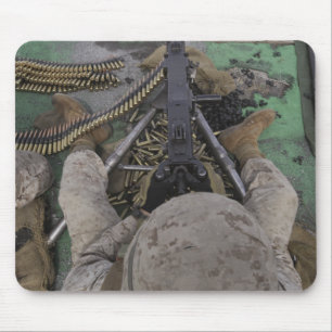 Mousepad O fuzileiro naval dos E.U. ateia fogo a uma