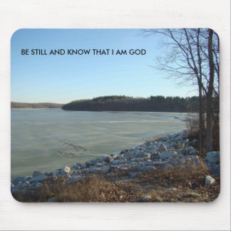 Mousepad O lago gelado e a costa rochosa, sejam ainda e