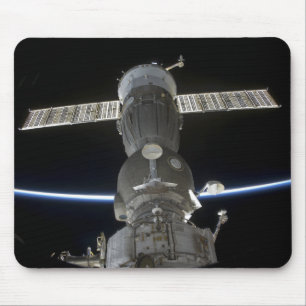 Mousepad O membro da terra cruza uma nave espacial de Soyuz
