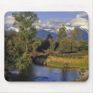 Mousepad O Mission Creek atravessa o National Bison