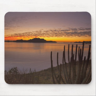 Mousepad O nascer do sol sobre a Isla Danzante no Golfo de