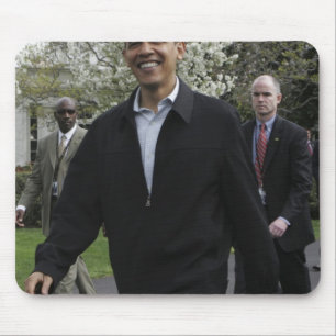Mousepad O presidente Obama caminha para a quadra de basque