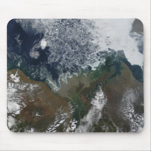 Mousepad O Rio Mackenzie esvazia na baía de Mackenzie