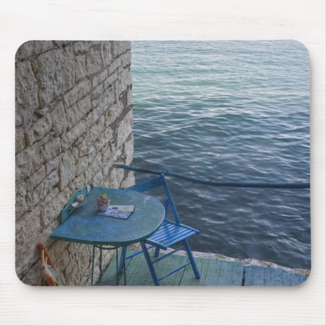 Mousepad Oceanside sentado para dois no pequeno café ao ar  (Frente)