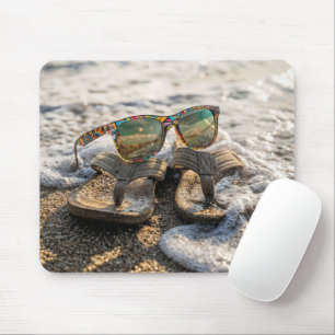 Mousepad Óculos de Sol e Sandálias na Onda do Oceano