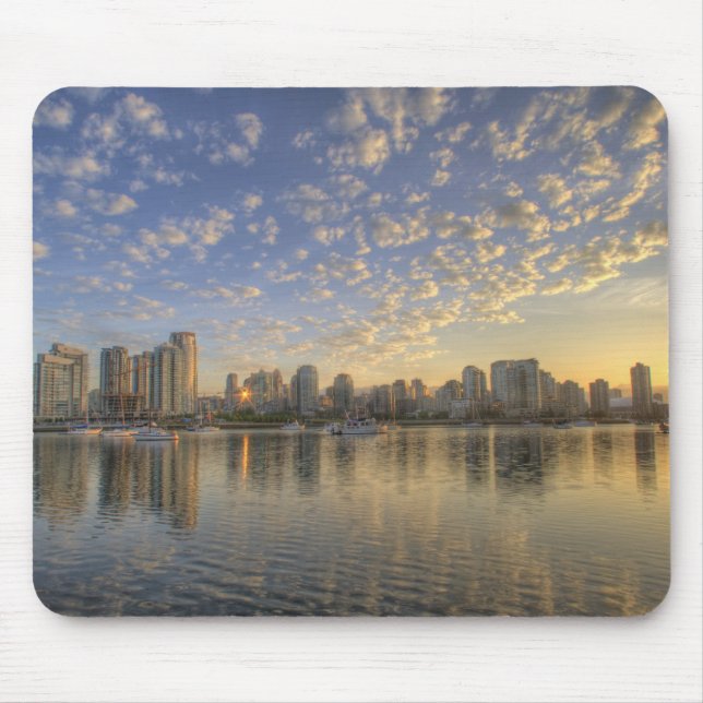 Mousepad Olhando através de False Creek para a silhueta de (Frente)
