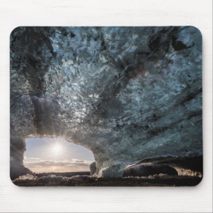Mousepad Olhando para fora de uma caverna de gelo, Islândia