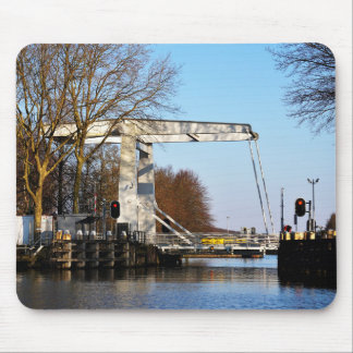 Mousepad Ophaalbrug over gracht in Nederland.