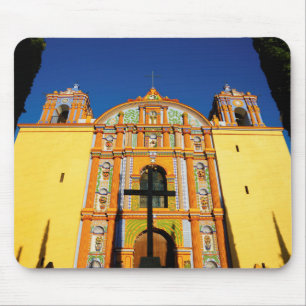 Mousepad Opinião de baixo ângulo da igreja ornamentado