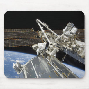 Mousepad Os astronautas executam uma série de tarefas