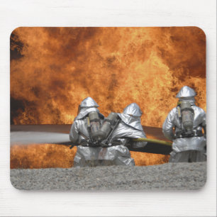 Mousepad Os bombeiros neutralizam um fogo