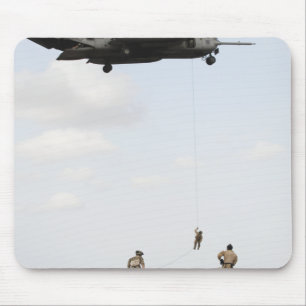 Mousepad Os pararescuemen da força aérea conduzem uma