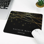 Mousepad Ouro Garland Personalizado<br><div class="desc">Mousepad personalizado por chic exibe seu nome, nome comercial ou escolha de texto personalizado em caracteres brancos clássicos em um fundo preto rico e riscado com fios de luzes de cordas de folhas falsas em ouro.</div>