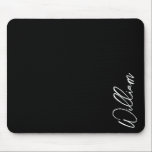 Mousepad Pad do Mouse Personalizado de Nome de Script Moder<br><div class="desc">Presentes de Nome Personalizado Minimalista Moderno Este design apresenta um nome personalizado em branco com o script de escrita manual moderna em fundo preto. Perfeito como presentes de férias para ele, presentes de dia de os pais e presentes para qualquer ocasião especial.</div>