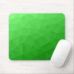 Mousepad Padrão brilhante de malha geométrica verde-claro<br><div class="desc">O padrão geométrico brilhante do gradiente verde claro da malha geométrica triângulos brilhantes ombre. Legal malha geométrica do triângulo moderno com design de gradiente verde-claro a verde-escuro.</div>