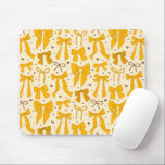 Mousepad Padrão de Arcos Amarelos Whimsical<br><div class="desc">Colete e pastilha branca com ilustração desenhada à mão de arcos amarelos e padrão cardíaco.</div>